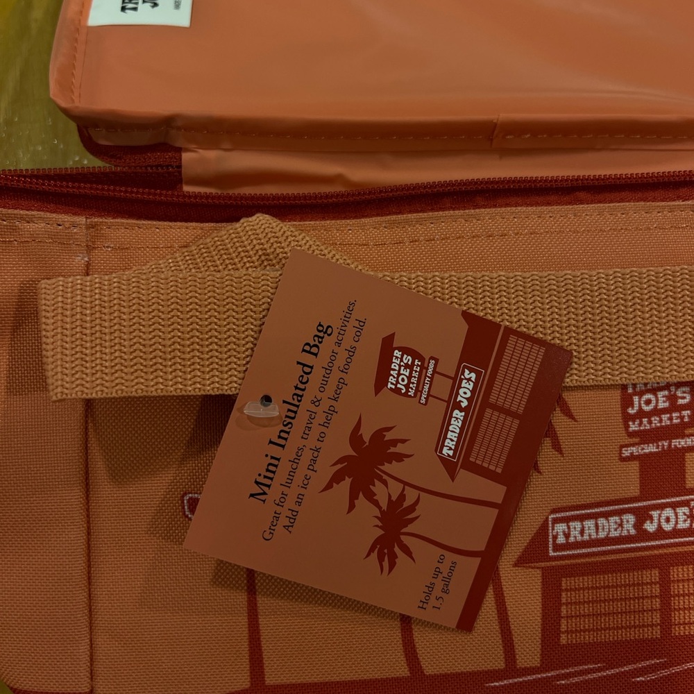 NWT Trader Joe's Orange and Red Mini Insulated Bag - Picture 3 of 5